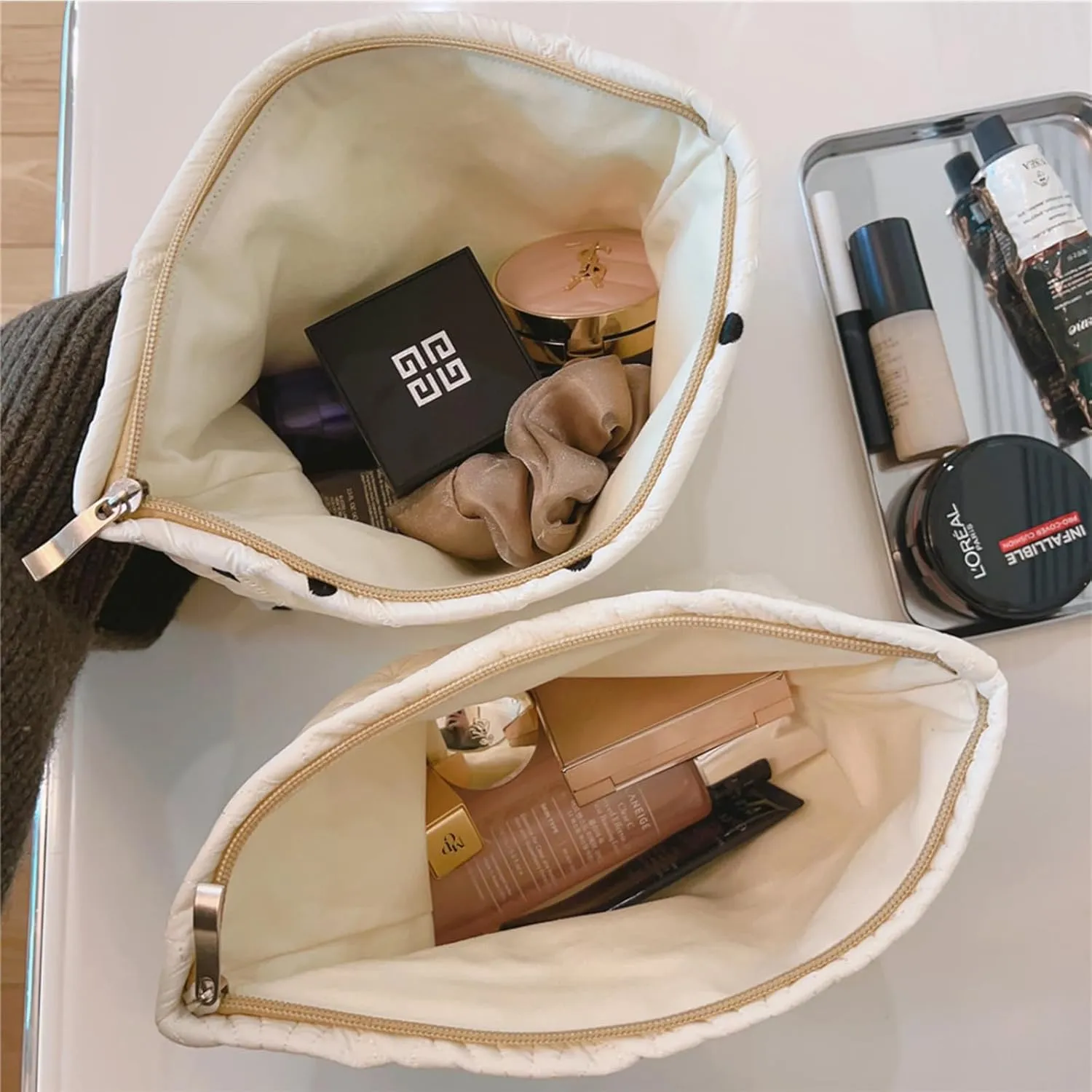 1PCS Quilted Cotton Makeup Bag Portable Travel Bag Cosmetic Bag Aesthetic Shell Toiletry Organizer Case Pouch Bag For Women Girls Pure White Color